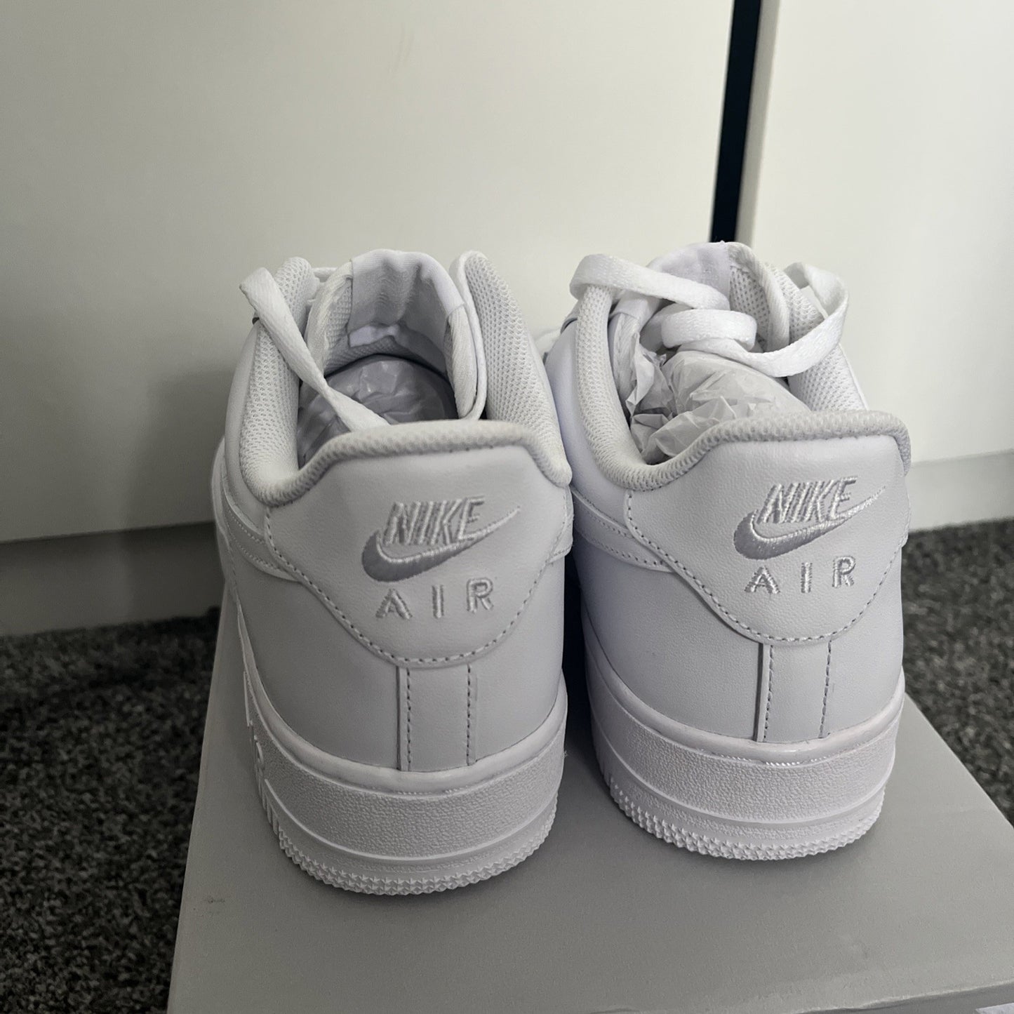 Mens Nike Air Force 1 07 Trainers Triple White Size UK 8 Brand New With Box