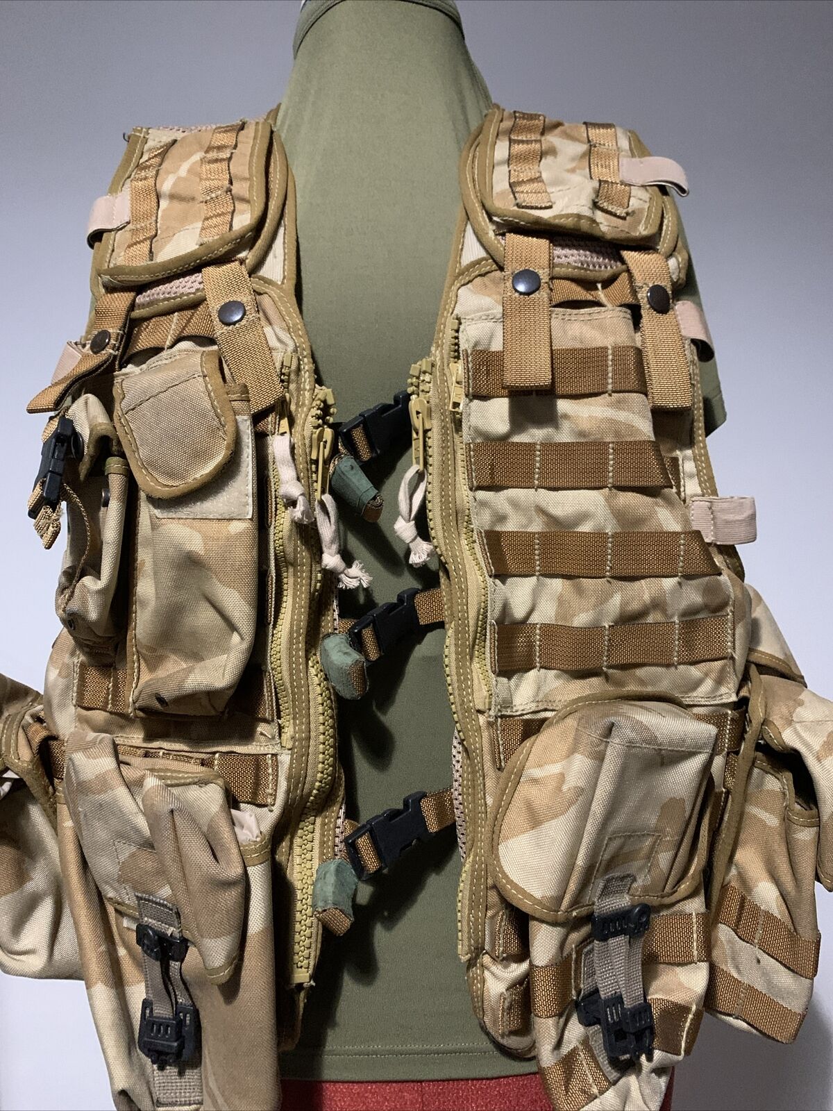 British Army Desert DPM Tactical load carrying Assault Vest with 7 Pouches (VE3)
