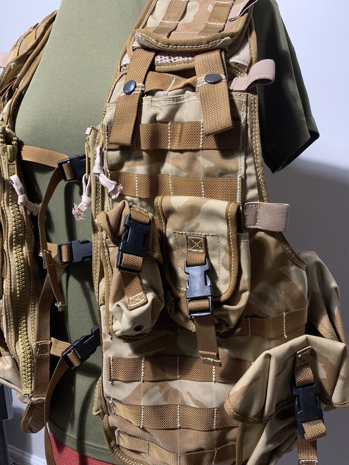 British Army Desert DPM Tactical load carrying Assault Vest with 9 Pouches (VE1)