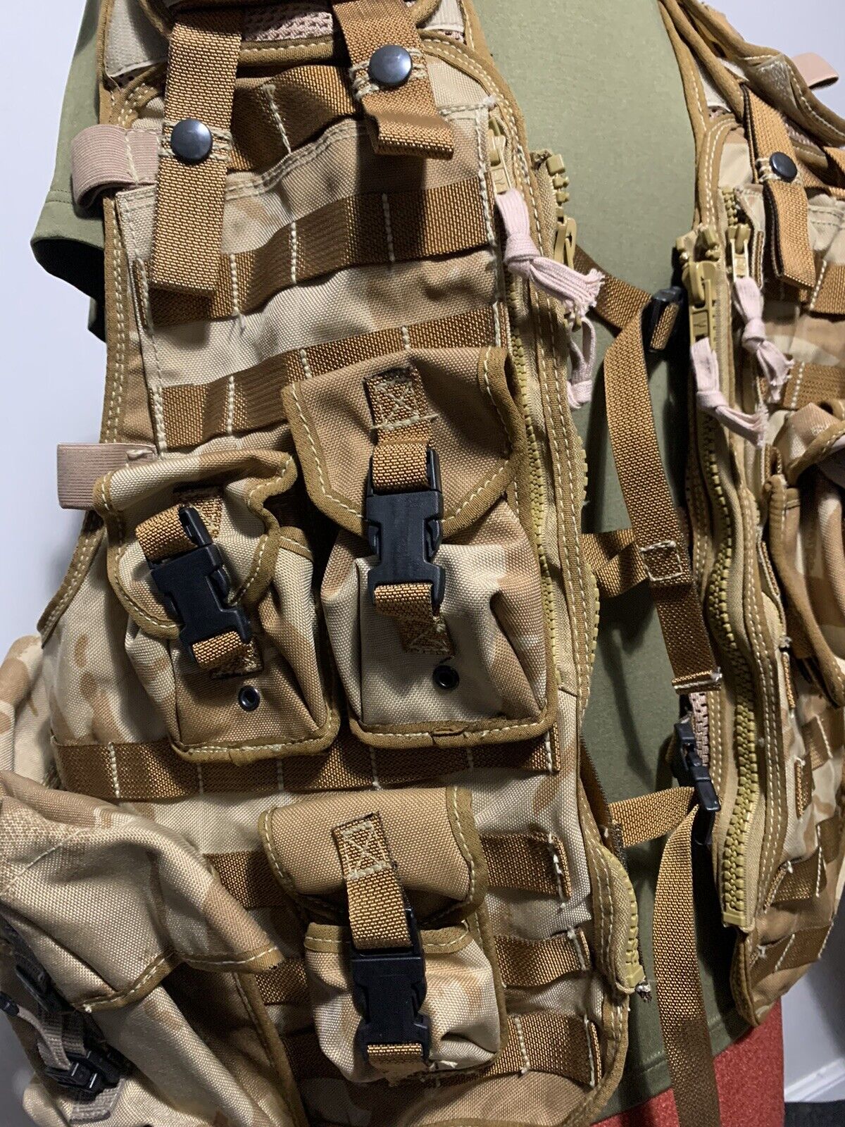 British Army Desert DPM Tactical load carrying Assault Vest with 9 Pouches (VE1)