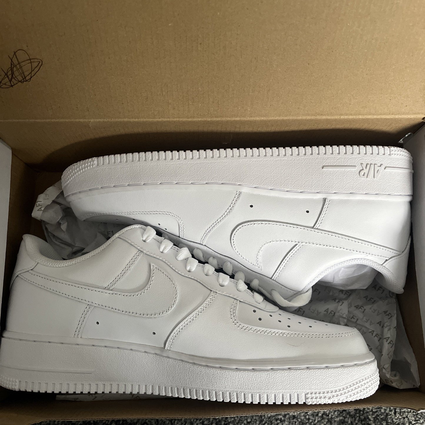 Mens Nike Air Force 1 07 Trainers Triple White Size UK 8 Brand New With Box