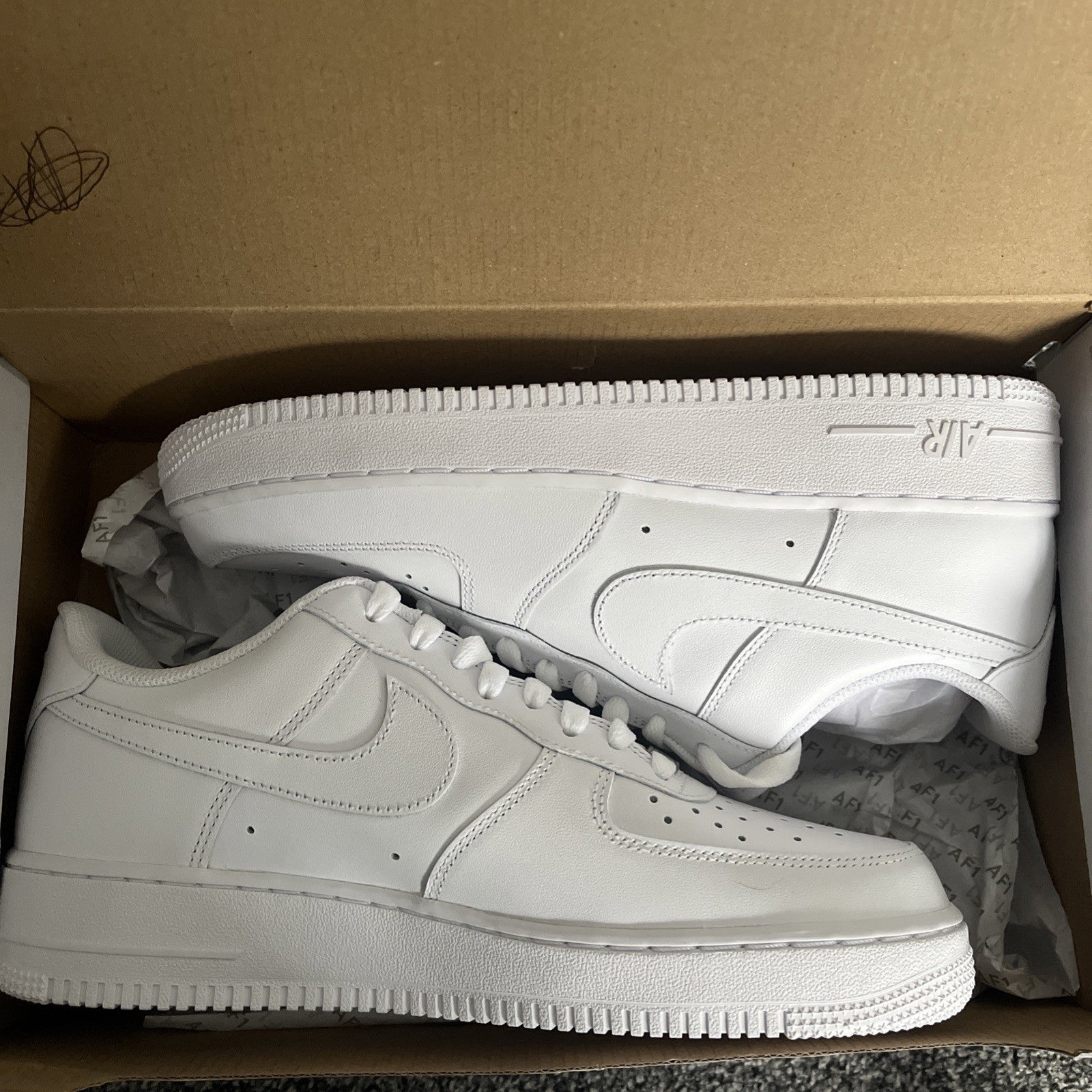 Mens Nike Air Force 1 07 Trainers Triple White Size UK 8 Brand New With Box