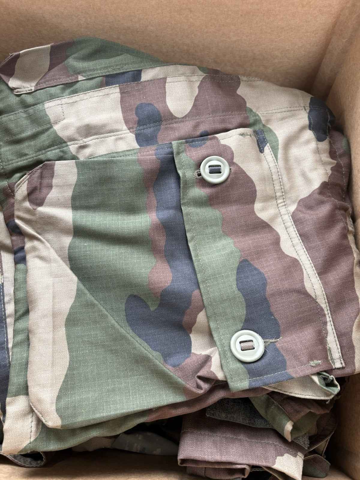 BUSINESS OPPORTUNITY BRITISH ARMY COMBAT CLOTHING  SALE JOB LOT TRADE ￼