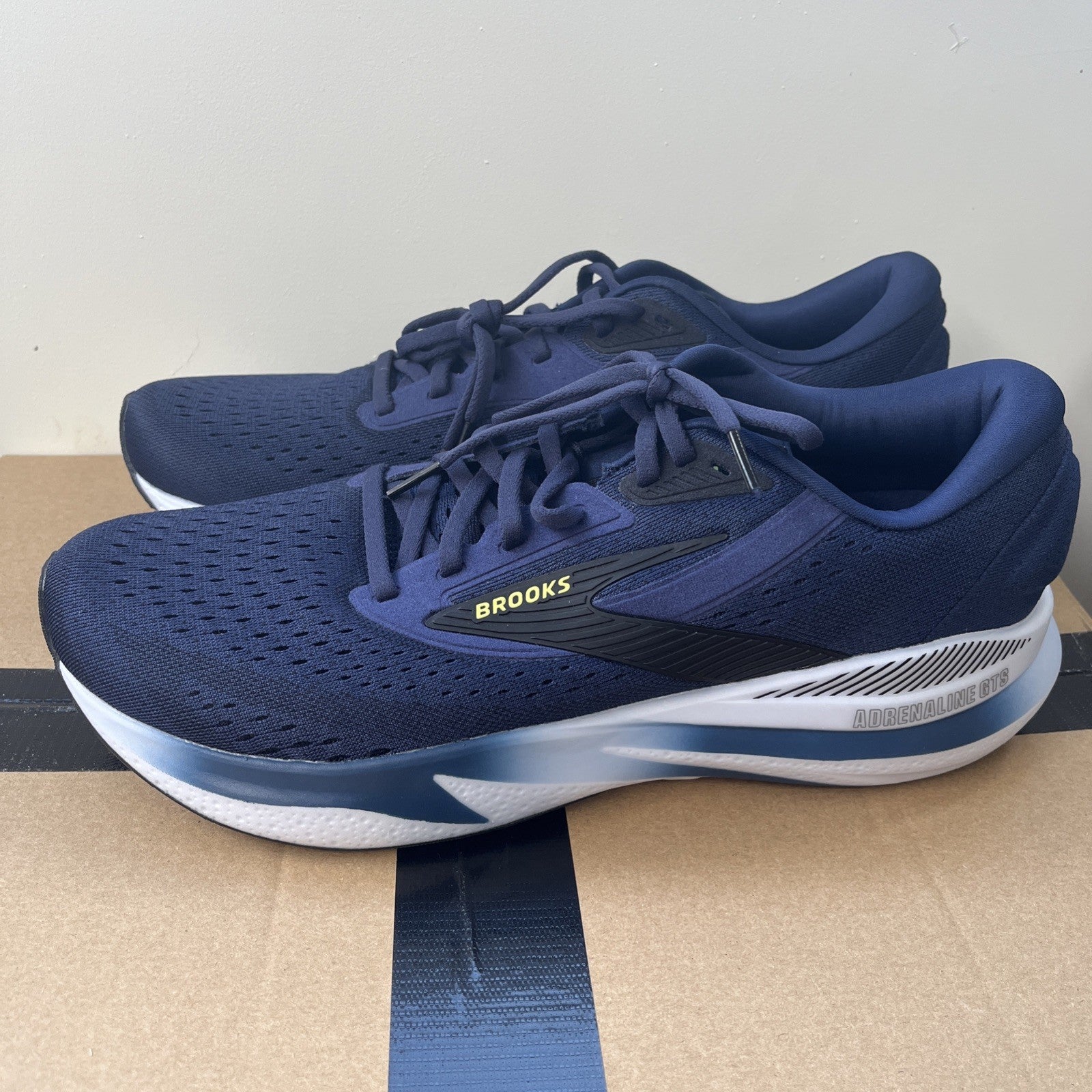 Brooks Adrenaline GTS 24 Mens Road Running Shoes - UK SIZE 10.5 - New No Box