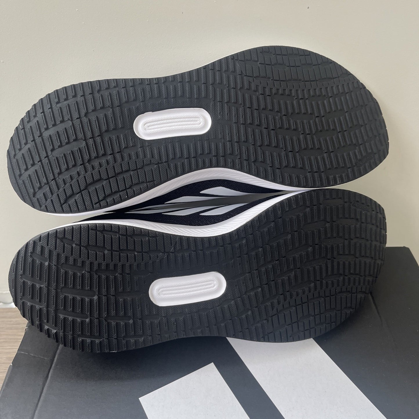 Adidas Womens RUNFALCON 5 WOMENS Entry Running Shoes UK Size 8 - Black & White