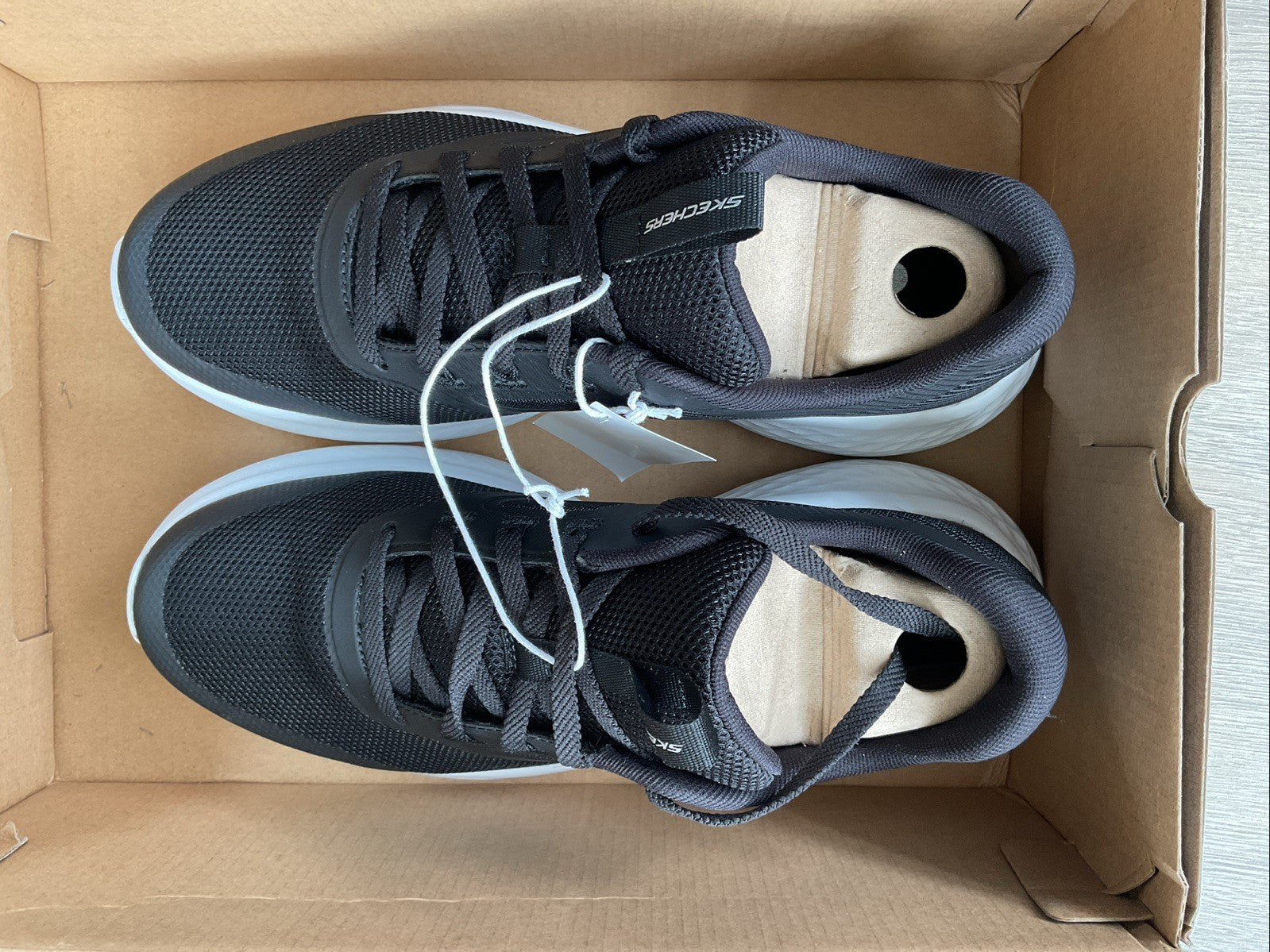 Sketchers Air Cooled Memory Foam Men’s Trainers  Size 7 Black New Century