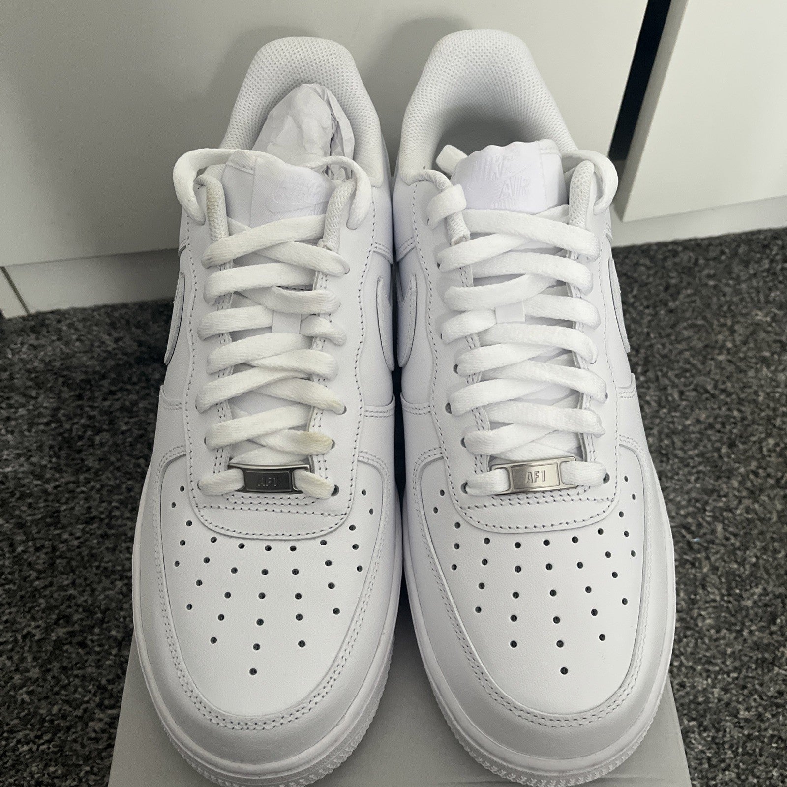 Mens Nike Air Force 1 07 Trainers Triple White Size UK 8 Brand New With Box