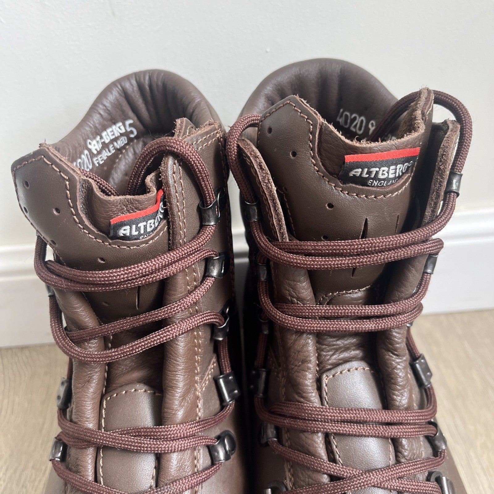 Size UK 5M FEMALE Altberg Defender High Walking/Hiking Boots Great Conditon