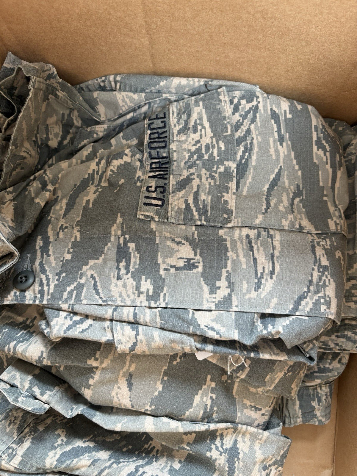 BUSINESS OPPORTUNITY BRITISH ARMY COMBAT CLOTHING  SALE JOB LOT TRADE ￼