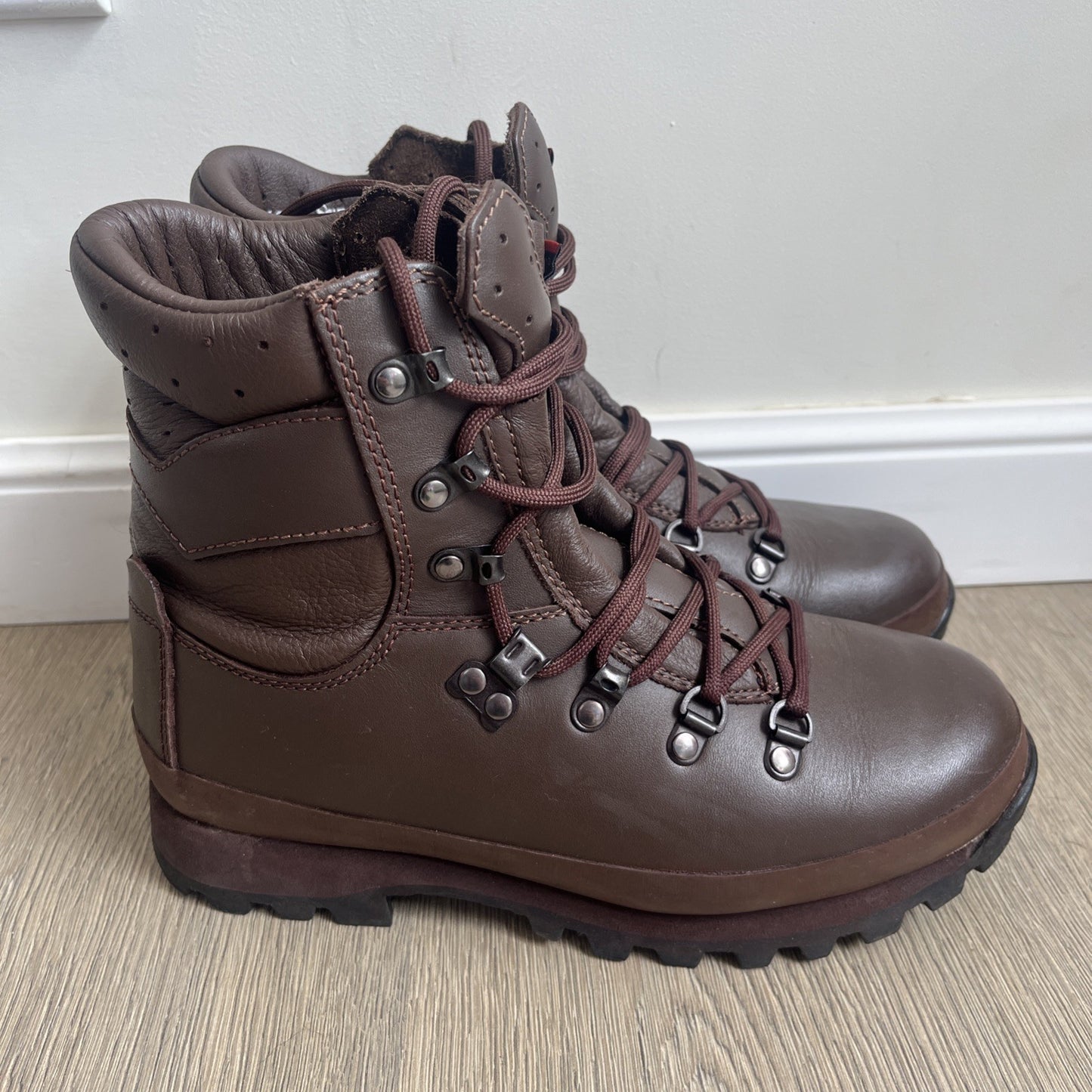 Size UK 5M FEMALE Altberg Defender High Walking/Hiking Boots Great Conditon
