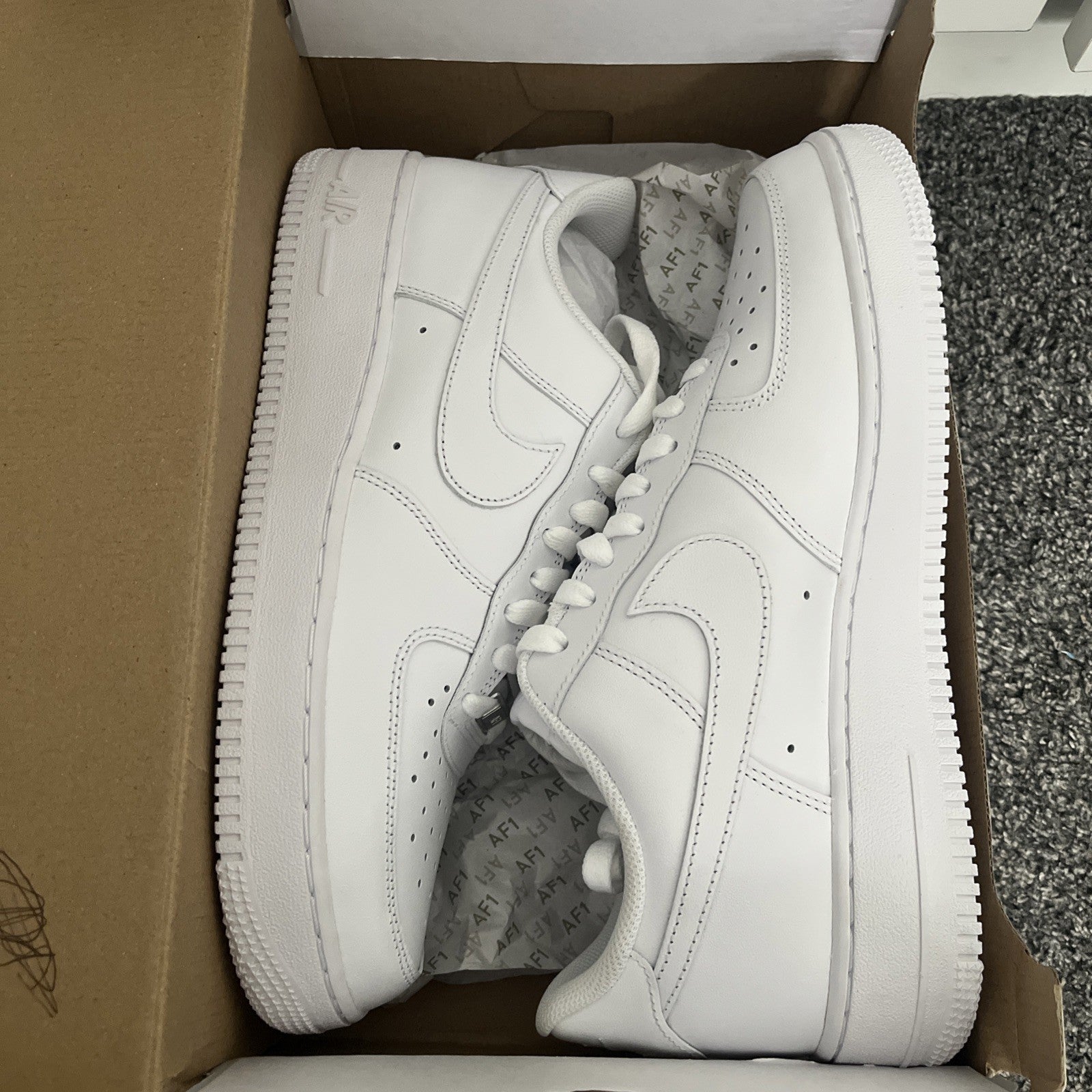 Mens Nike Air Force 1 07 Trainers Triple White Size UK 8 Brand New With Box