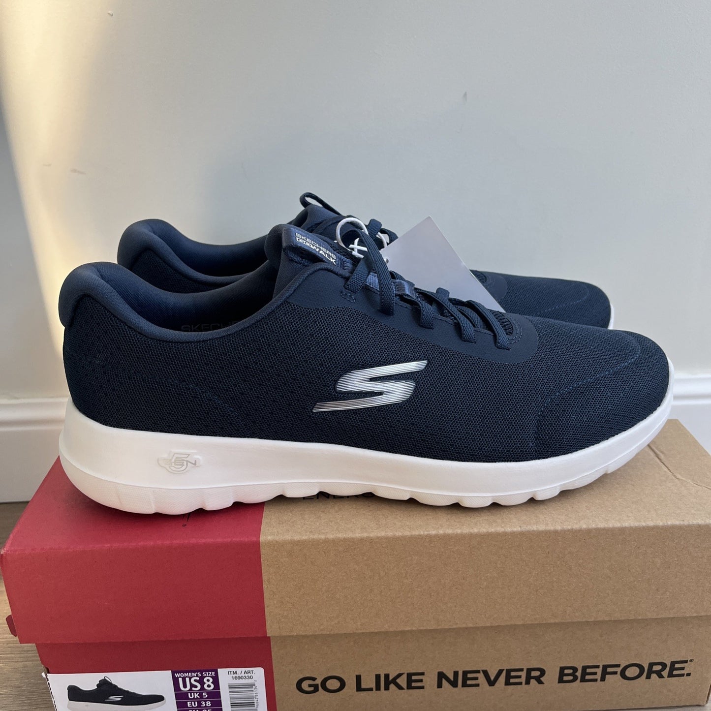 Skechers Navy White Ladies Go Walk Joy UK Size 8 Brand New Lightweight Trainers