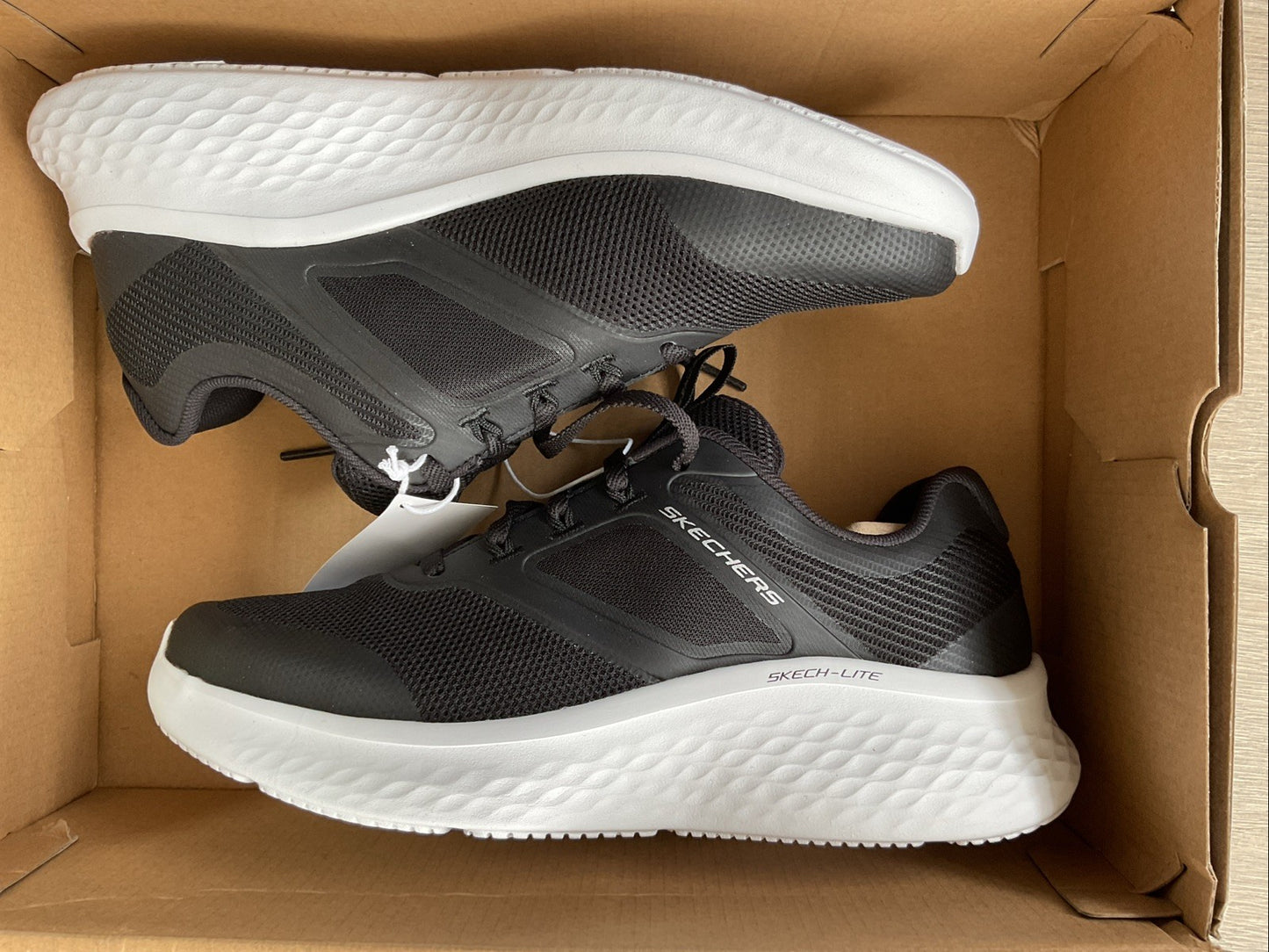 Sketchers Air Cooled Memory Foam Men’s Trainers  Size 7 Black New Century