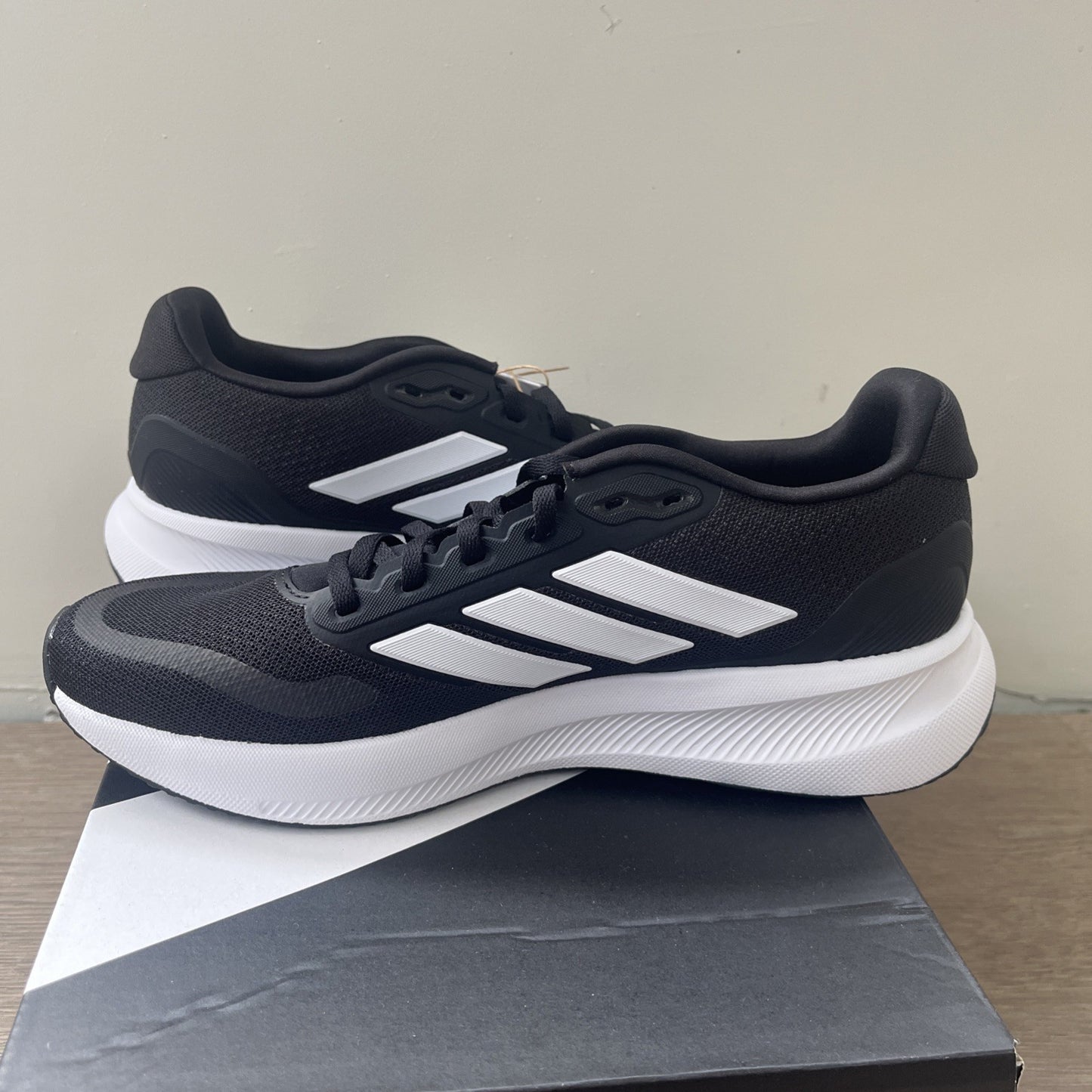 Adidas Womens RUNFALCON 5 WOMENS Entry Running Shoes UK Size 8 - Black & White