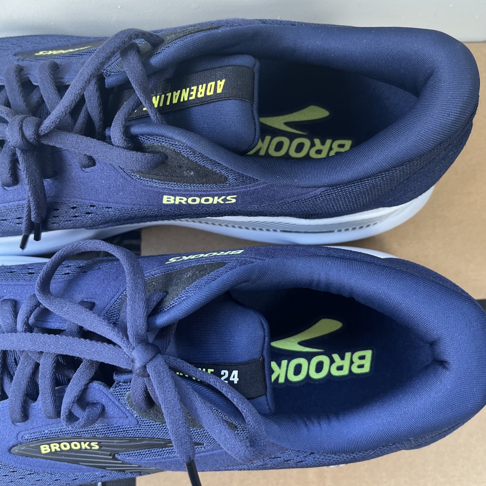 Brooks Adrenaline GTS 24 Mens Road Running Shoes - UK SIZE 10.5 - New No Box