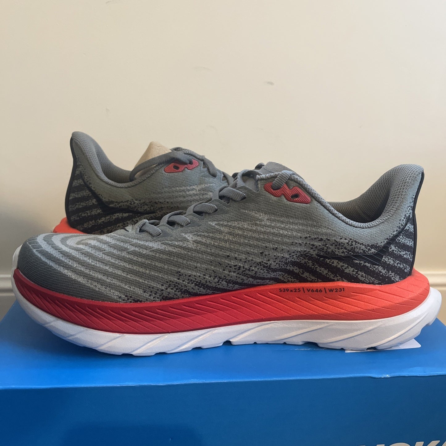 HOKA Mach 5 Men's Breathable Mesh Running Trainers Grey Lace Up UK 7 New In Box