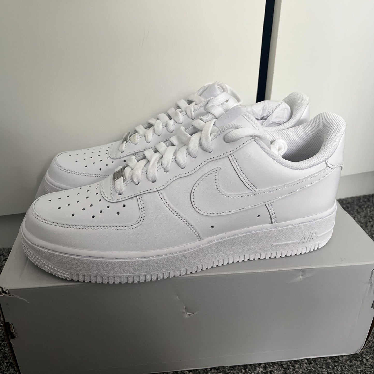 Mens Nike Air Force 1 07 Trainers Triple White Size UK 8 Brand New With Box