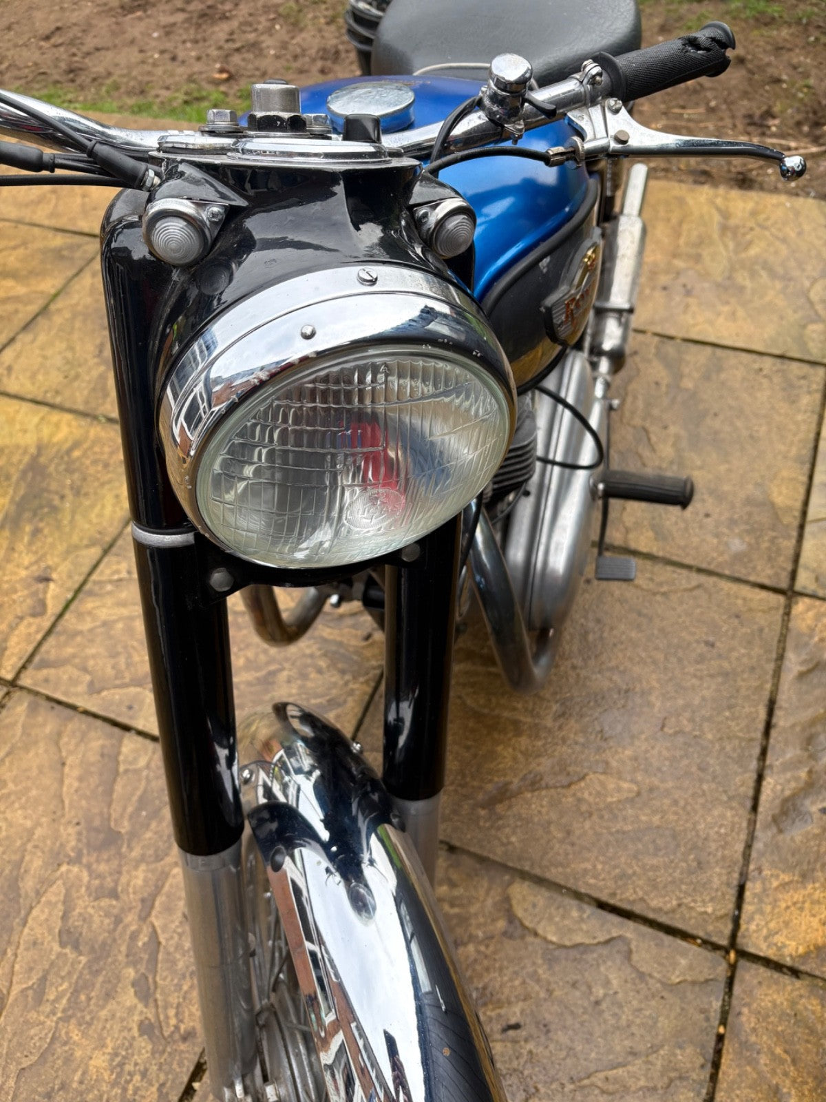 1956 Royal Enfield super meteor 700, needs finishing