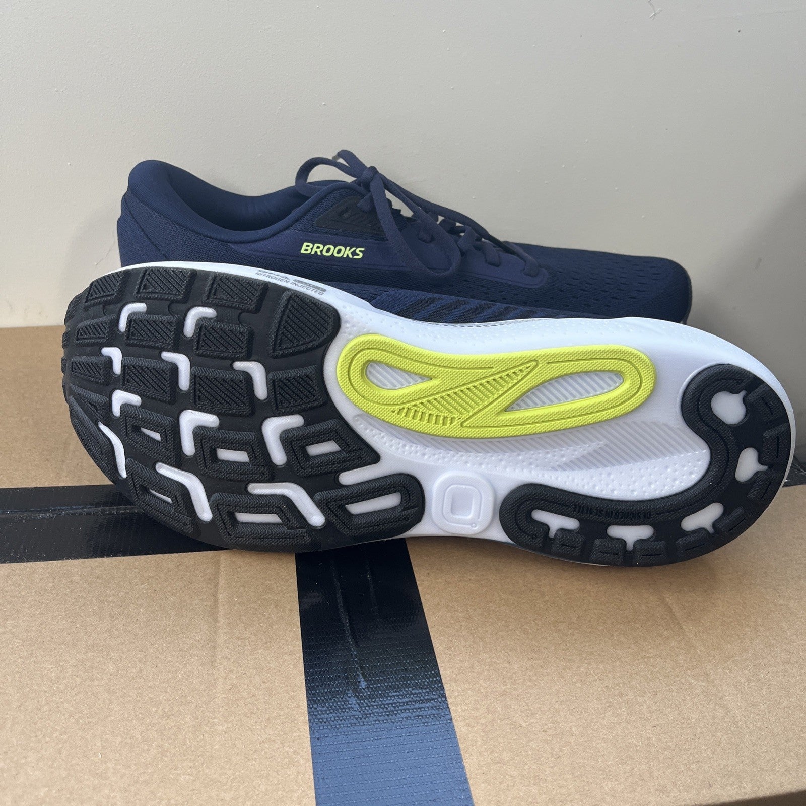 Brooks Adrenaline GTS 24 Mens Road Running Shoes - UK SIZE 10.5 - New No Box
