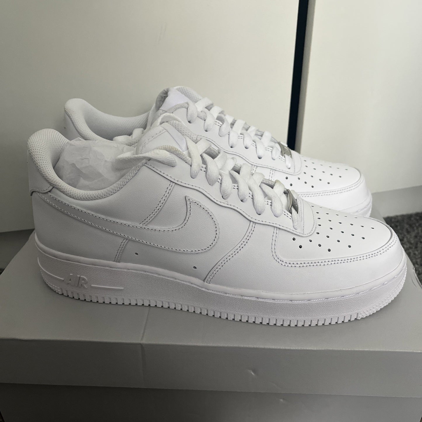 Mens Nike Air Force 1 07 Trainers Triple White Size UK 8 Brand New With Box