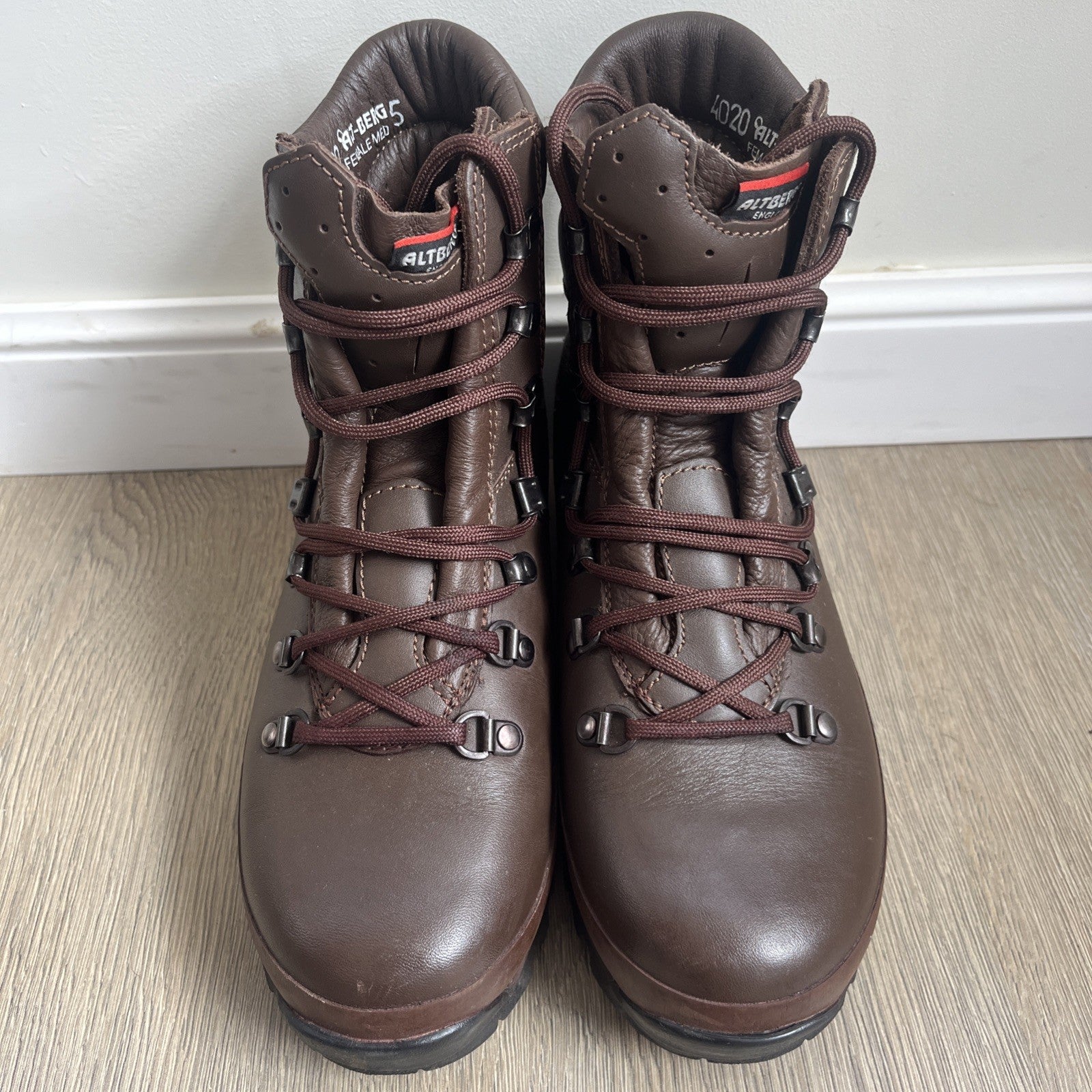 Size UK 5M FEMALE Altberg Defender High Walking/Hiking Boots Great Conditon