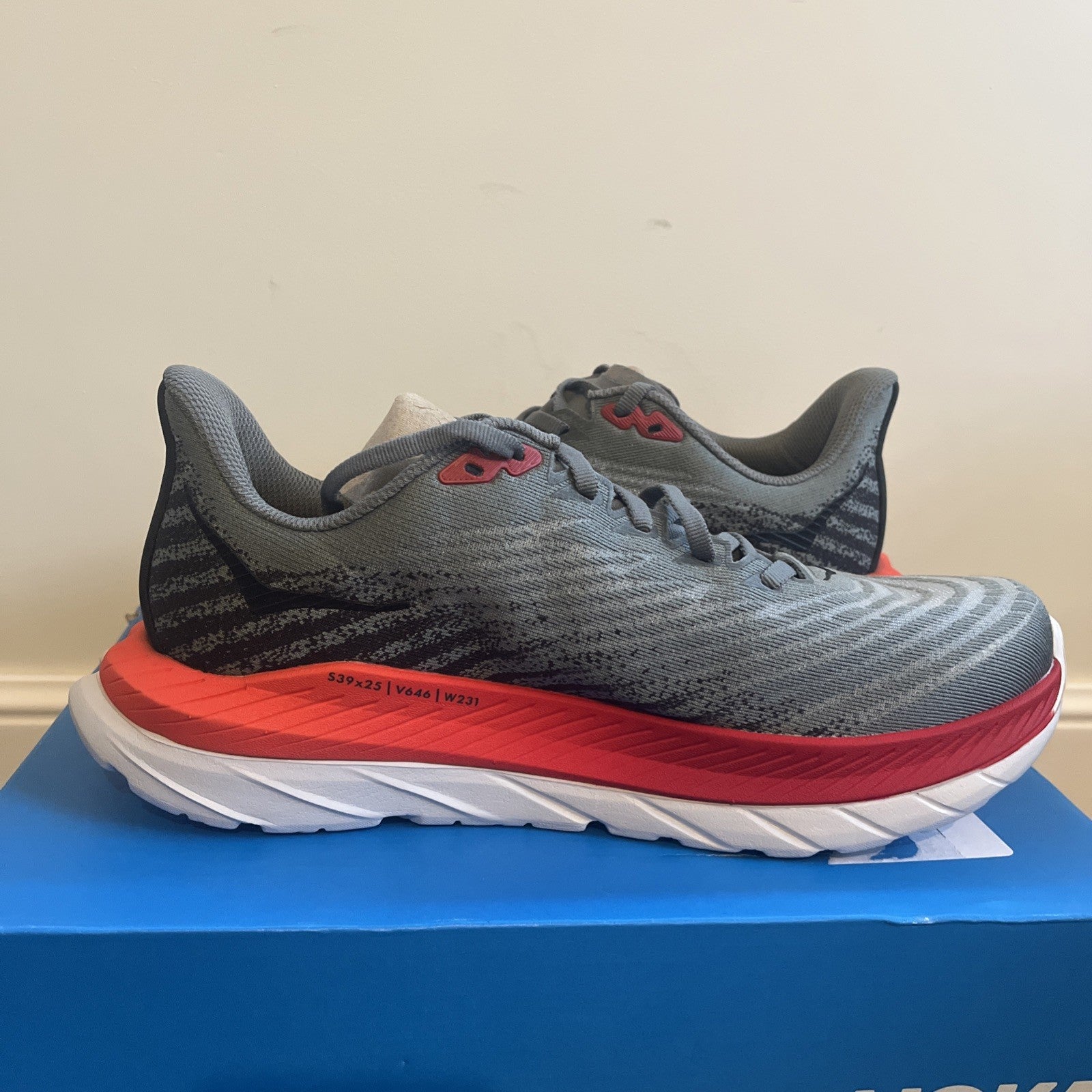 HOKA Mach 5 Men's Breathable Mesh Running Trainers Grey Lace Up UK 7 New In Box